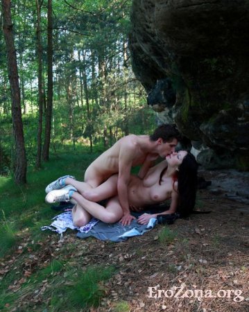 Порно фото русской молодой пары на природе